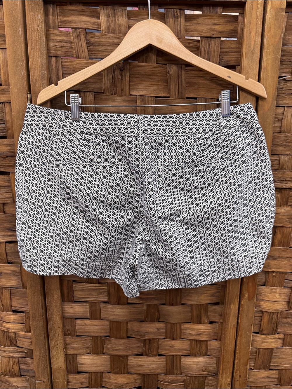 Catherine Malandrino Black & White Geometric Pull-On Shorts - Picture 4 of 4